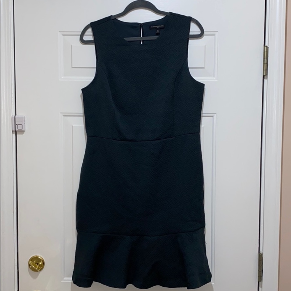 Banana Republic Plus Black Cocktail Ruffle…